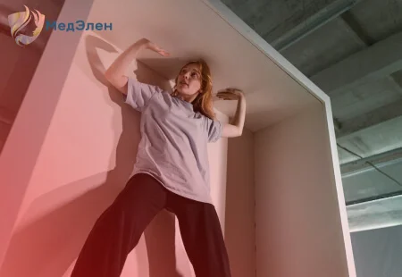 девушка боится замкнутого пространства